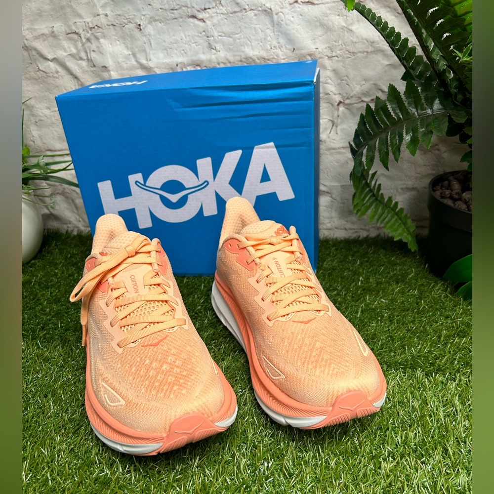 Hoka Clifton 9  Cantaloupe / White women size   7 new with box - Picture 14 of 17